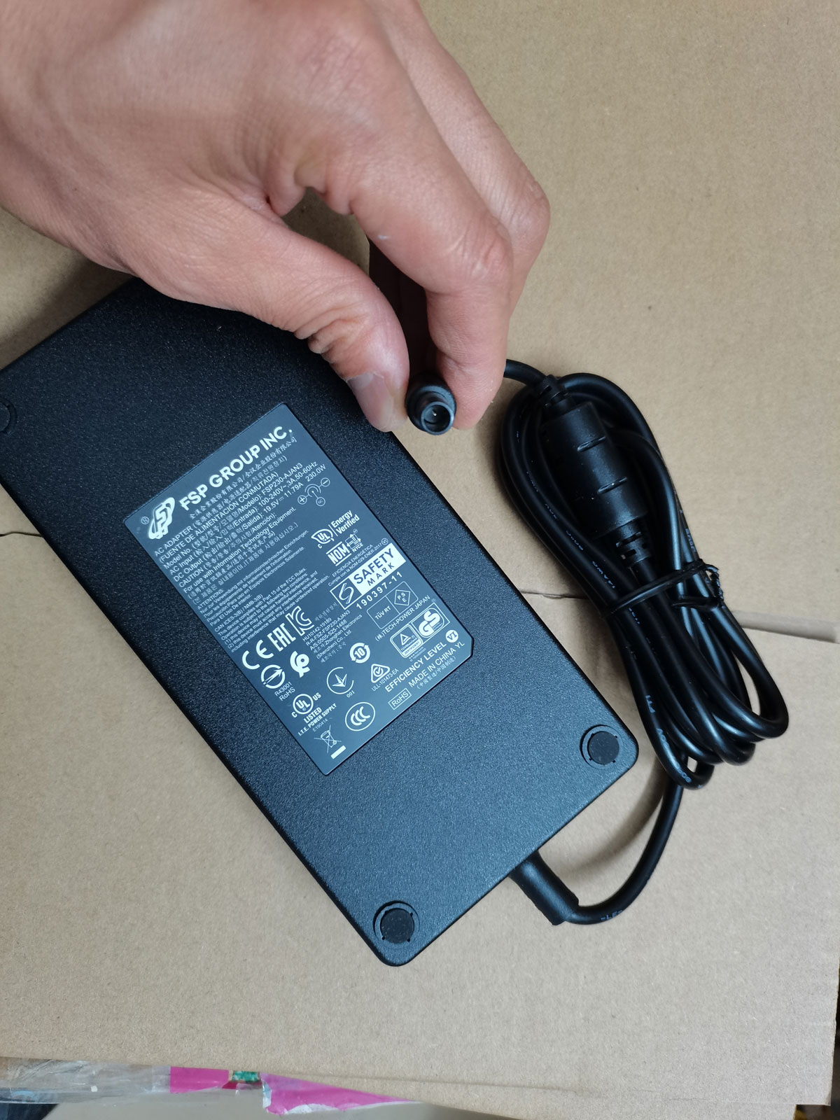 Baru Asli Slim FSP 19.5V 11.79 - Pc Gaming Uk ulasan dan harga