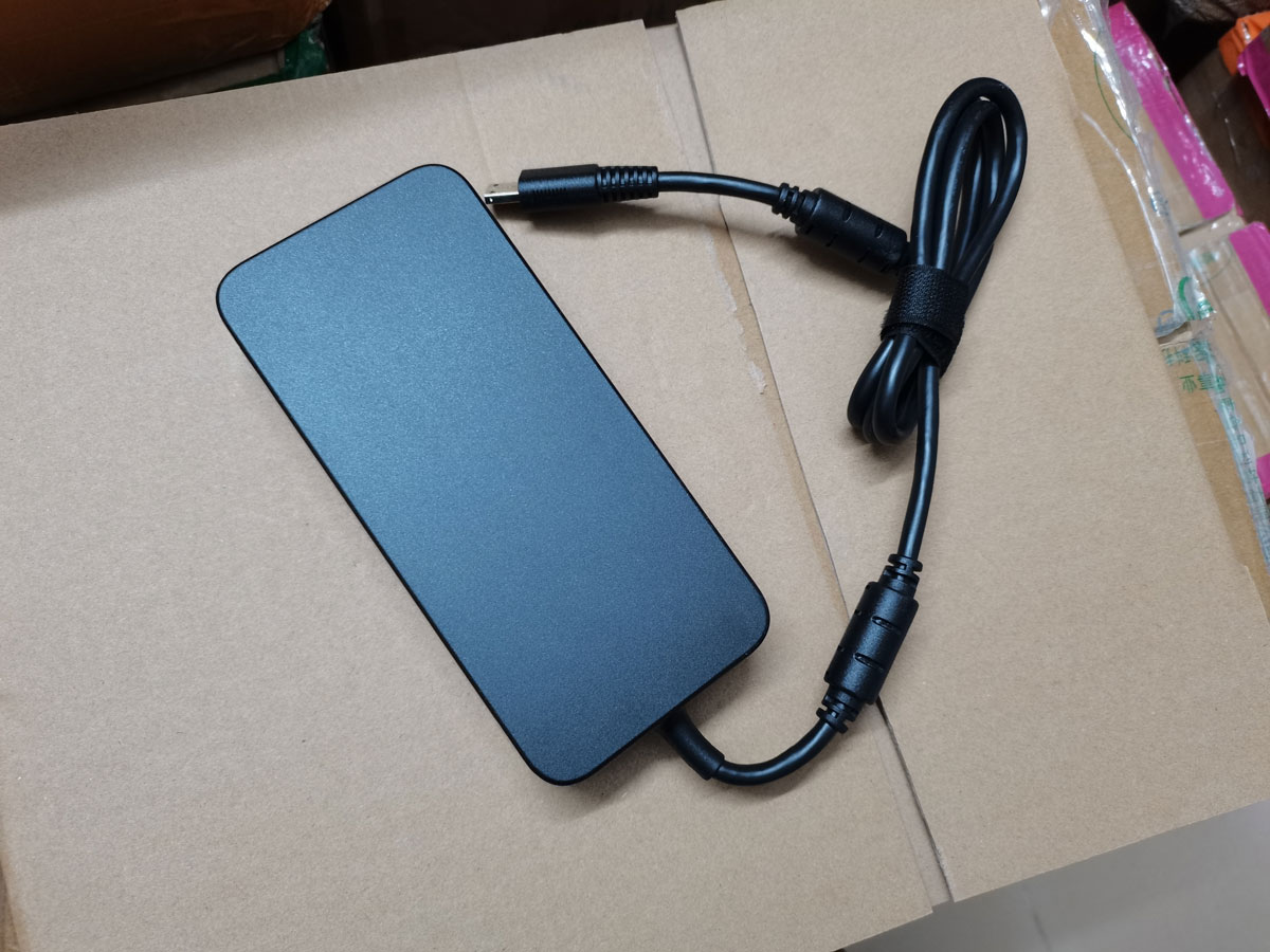Adaptor AC Delta 20.0V 14.0A 2 - Pc Gaming Uk ulasan dan harga
