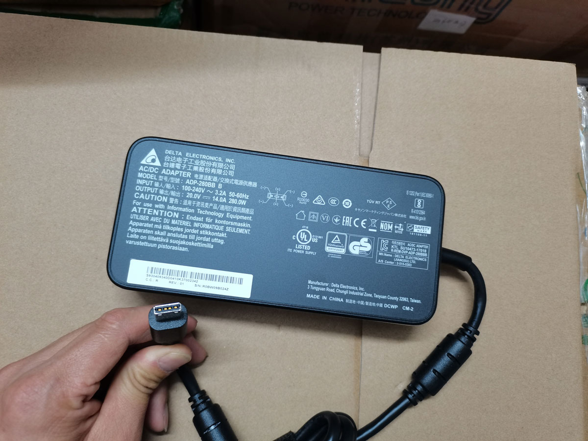Adaptor AC Delta 20.0V 14.0A 2 - Pc Gaming Uk ulasan dan harga
