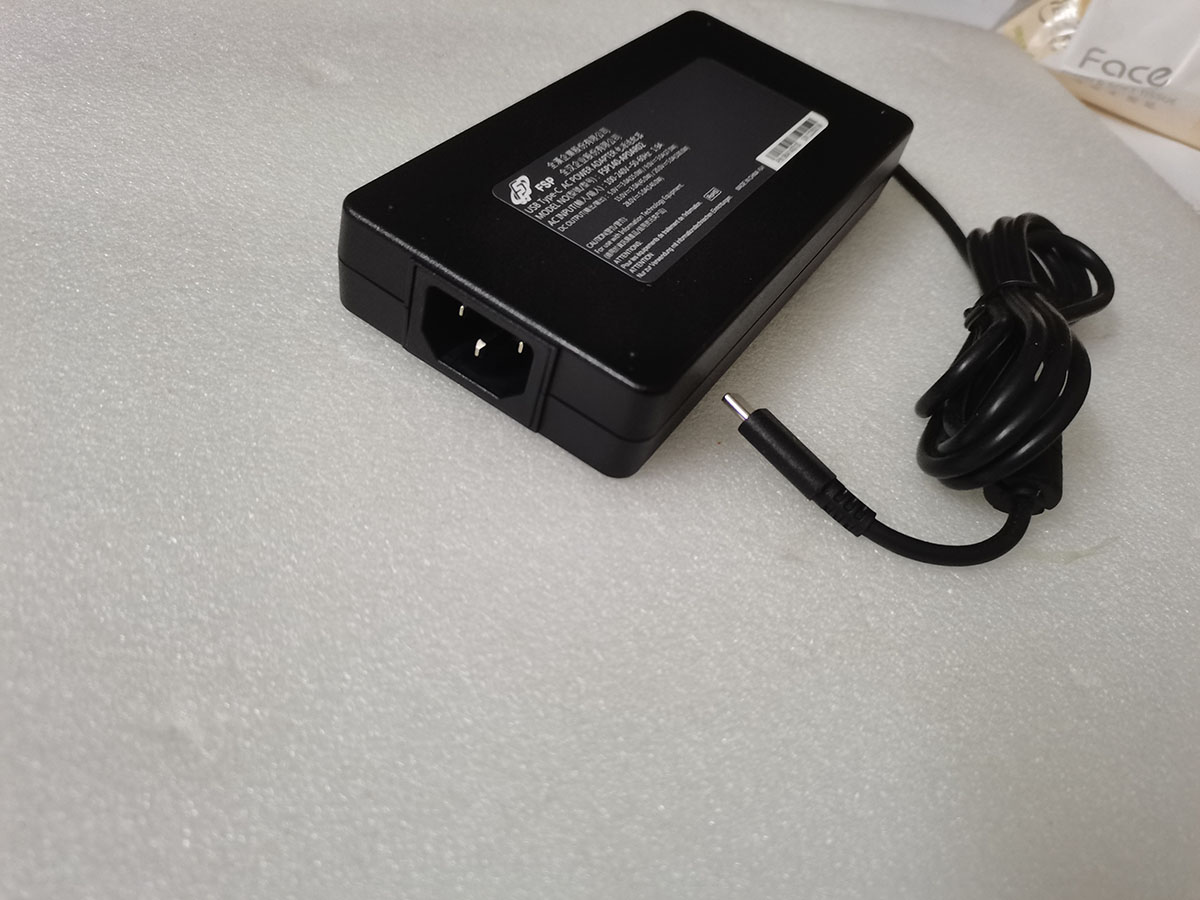 Adaptor AC USB Type-C 140W BAR - Pc Gaming Uk ulasan dan harga