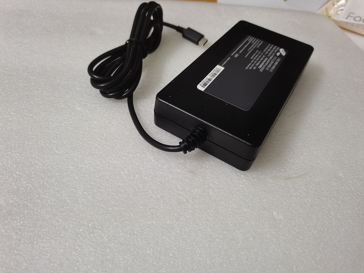 Adaptor AC USB Type-C 140W BAR - Pc Gaming Uk ulasan dan harga