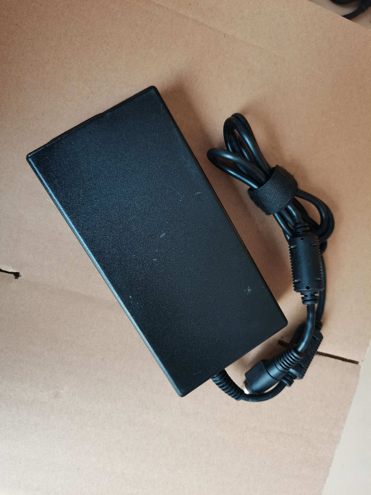 OEM Delta 230W 19.5V 11.8A ADP - Pc Gaming Uk ulasan dan harga