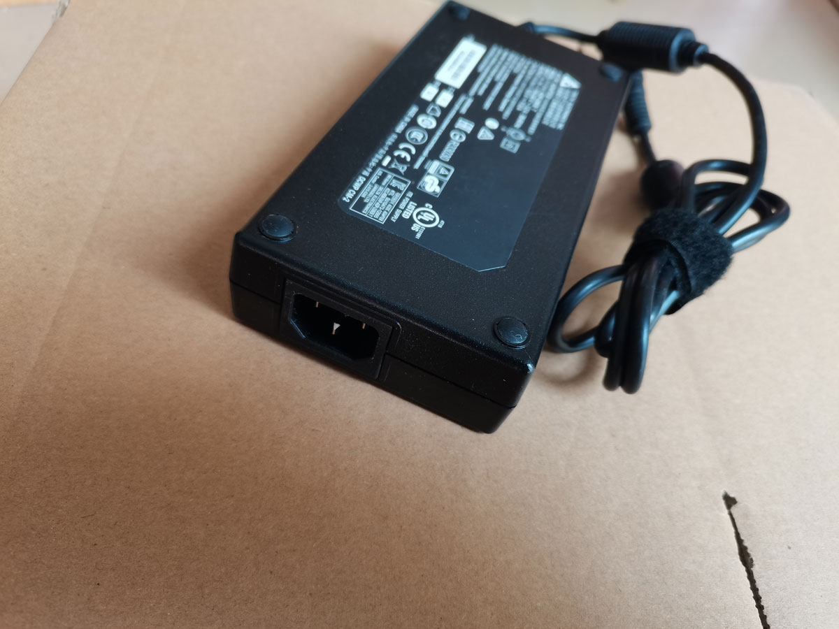 OEM Delta 230W 19.5V 11.8A ADP - Pc Gaming Uk ulasan dan harga
